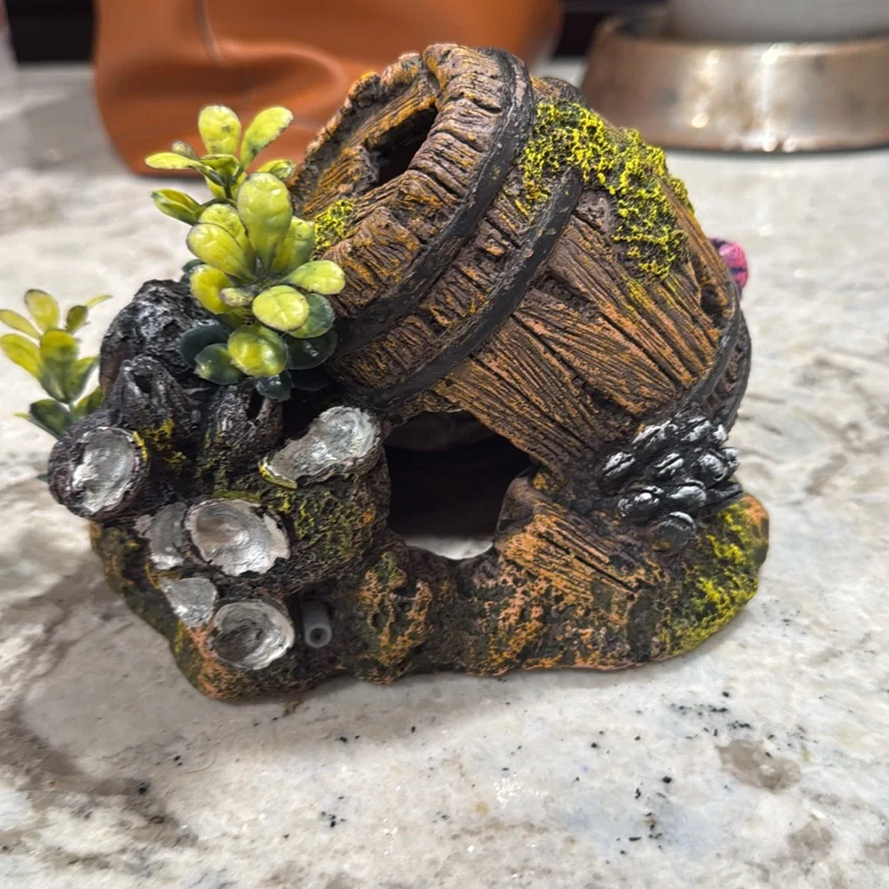 Fish tank display with bubbler
